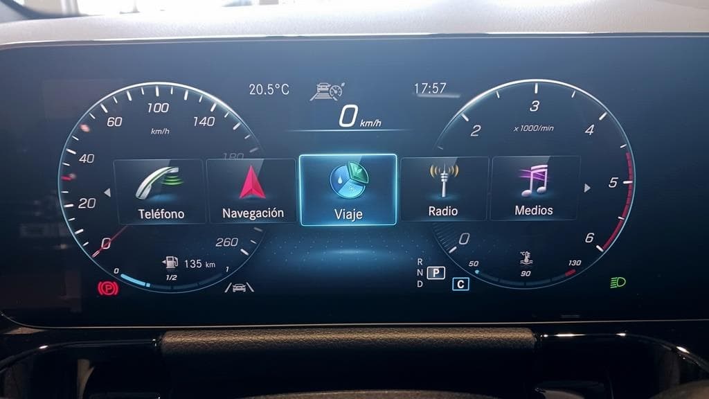 Foto 32 Mercedes GLA 200 d Progressive 8G-DCT