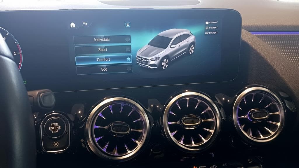 Foto 40 Mercedes GLA 200 d Progressive 8G-DCT