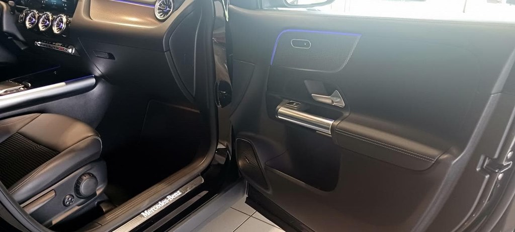Foto 19 Mercedes GLA 200 d Progressive 