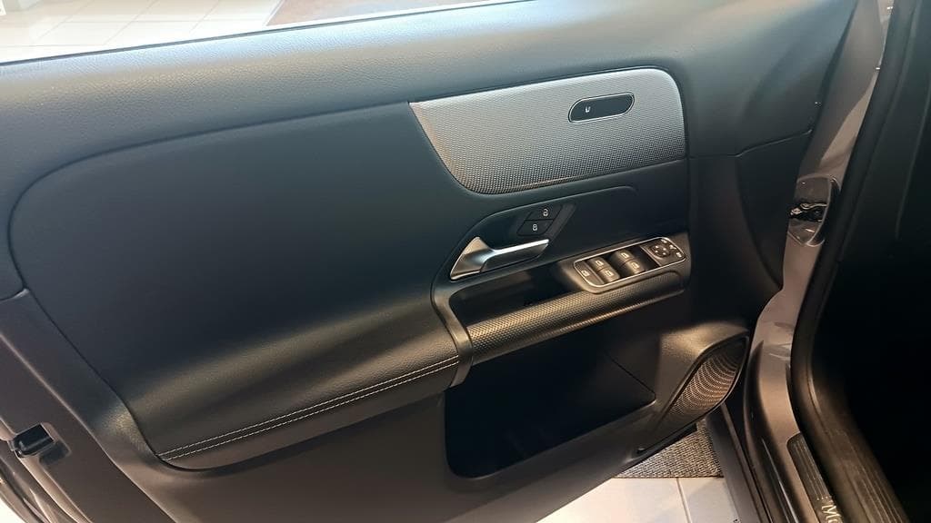 Foto 18 Mercedes GLA 200 d Style