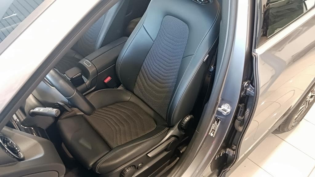 Foto 25 Mercedes GLA 200 d Style