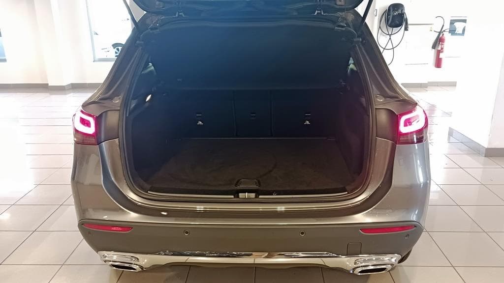 Foto 37 Mercedes GLA 200 d Style