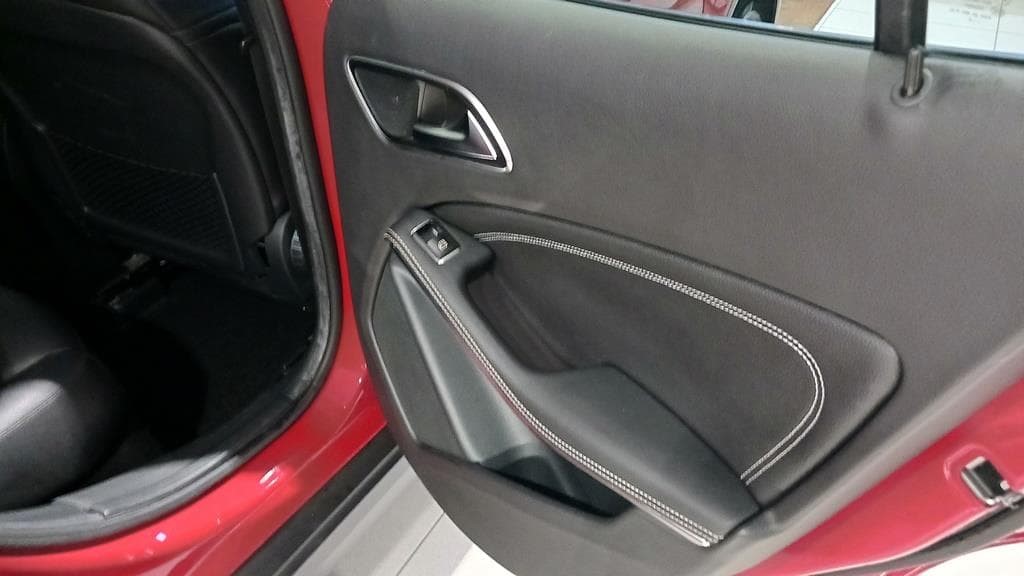 Foto 15 Mercedes GLA 220 CDI Urban Aut.