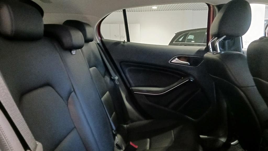 Foto 17 Mercedes GLA 220 CDI Urban Aut.