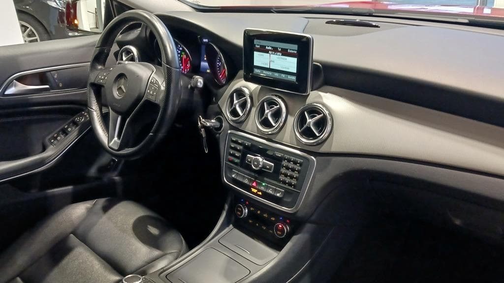 Foto 24 Mercedes GLA 220 CDI Urban Aut.