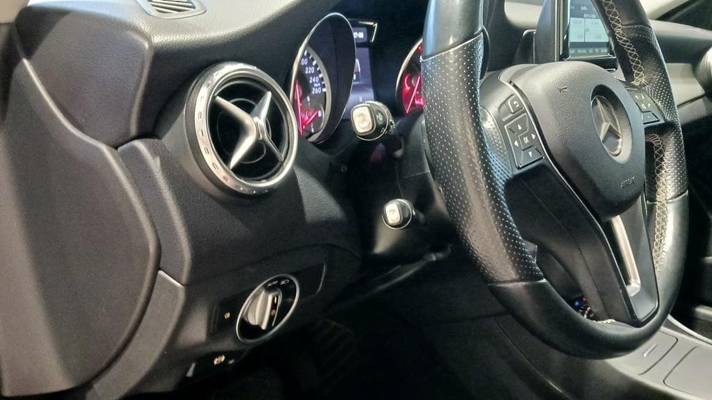 Foto 30 Mercedes GLA 220 CDI Urban Aut.