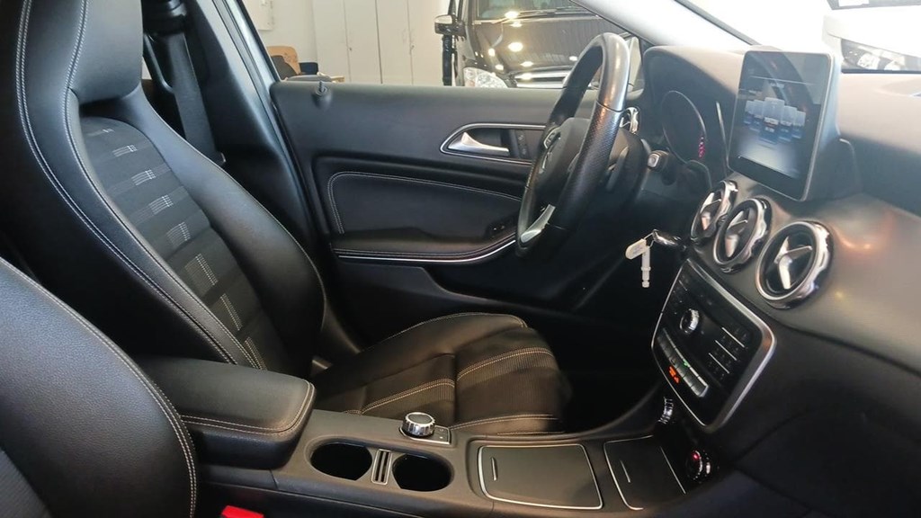 Foto 11 Mercedes GLA 220 d Urban 7G-DCT