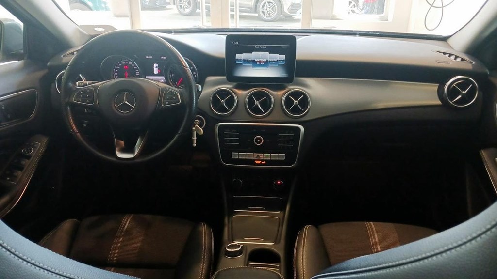 Foto 12 Mercedes GLA 220 d Urban 7G-DCT
