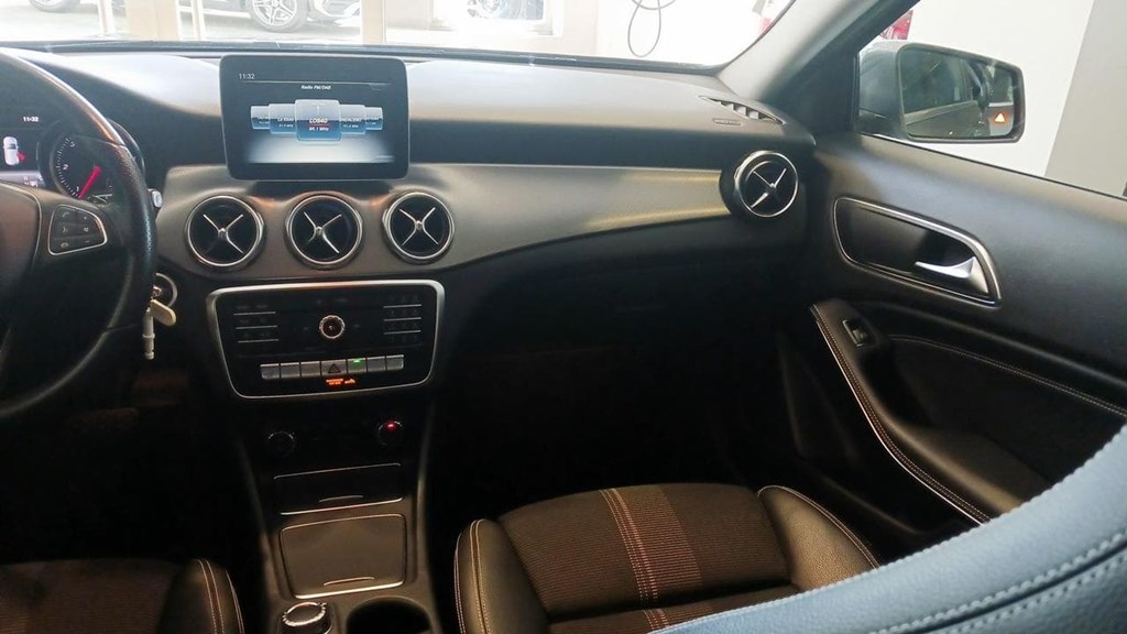 Foto 13 Mercedes GLA 220 d Urban 7G-DCT