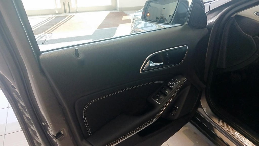 Foto 14 Mercedes GLA 220 d Urban 7G-DCT