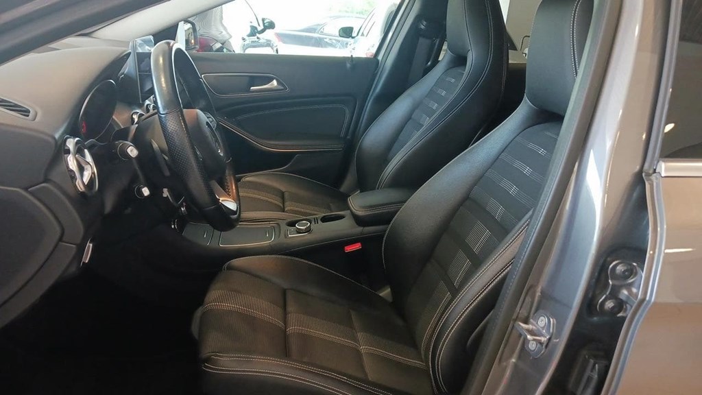 Foto 16 Mercedes GLA 220 d Urban 7G-DCT