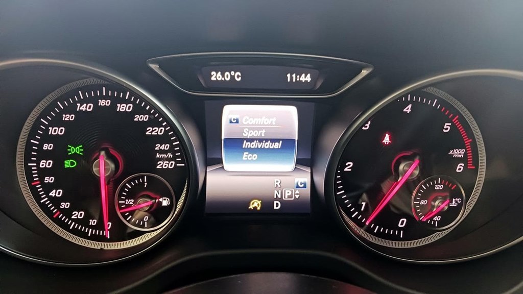 Foto 28 Mercedes GLA 220 d Urban 7G-DCT