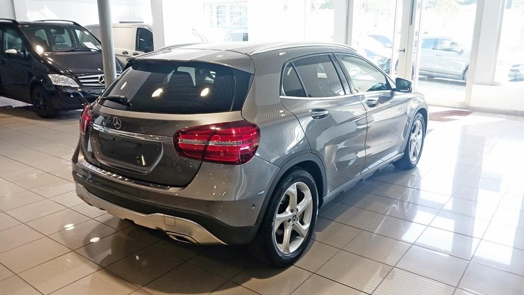 Foto 5 Mercedes GLA 220 d Urban 7G-DCT