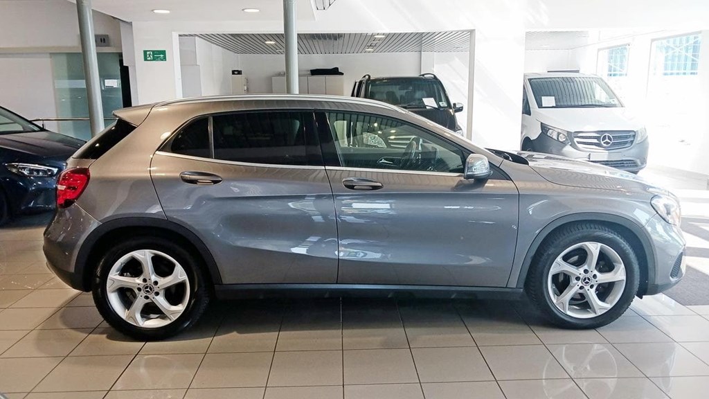 Foto 7 Mercedes GLA 220 d Urban 7G-DCT