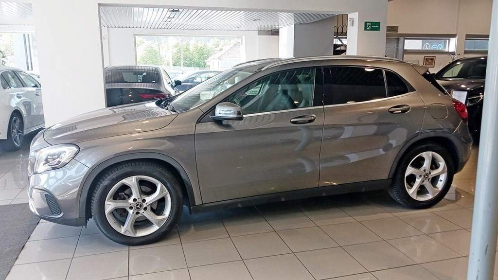 Foto 8 Mercedes GLA 220 d Urban 7G-DCT