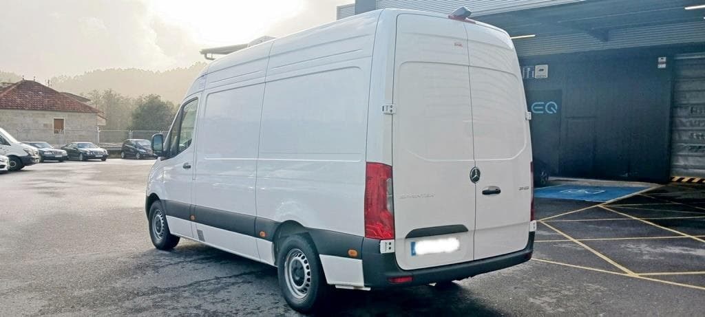 Foto 4 Mercedes Sprinter 311 CDI Furgón PRO Medio
