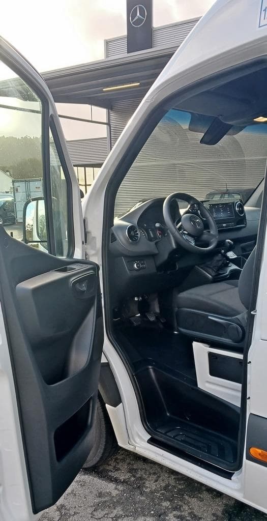 Foto 9 Mercedes Sprinter 311 CDI Furgón PRO Medio