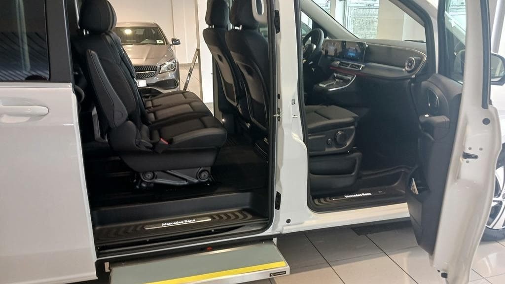 Foto 12 Mercedes V 300 d Avantgarde Extralargo Aut.