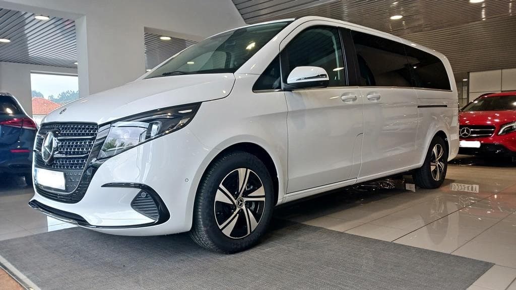 Foto 2 Mercedes V 300 d Avantgarde Extralargo Aut.