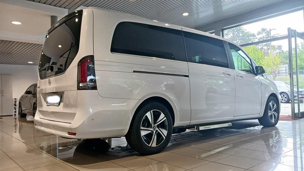 Foto 6 Mercedes V 300 d Avantgarde Extralargo Aut.