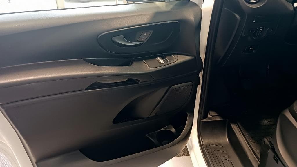 Foto 21 Mercedes VITO 114 CDI Furgón Larga